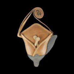 Flows Purse | Calla | Camel Classic Leather